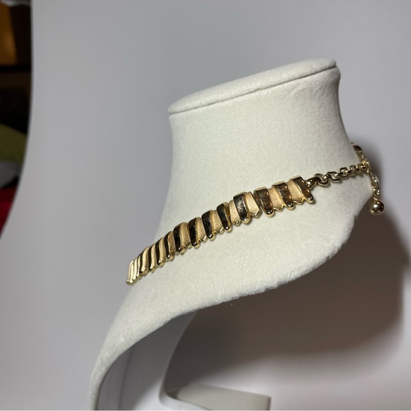 Crown Trifari Brushed Gold Panel Link Choker Necklace Timeless Classic - Picture 7 of 9